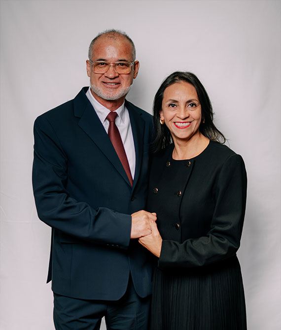 Pst. Henry y Adriana Sánchez